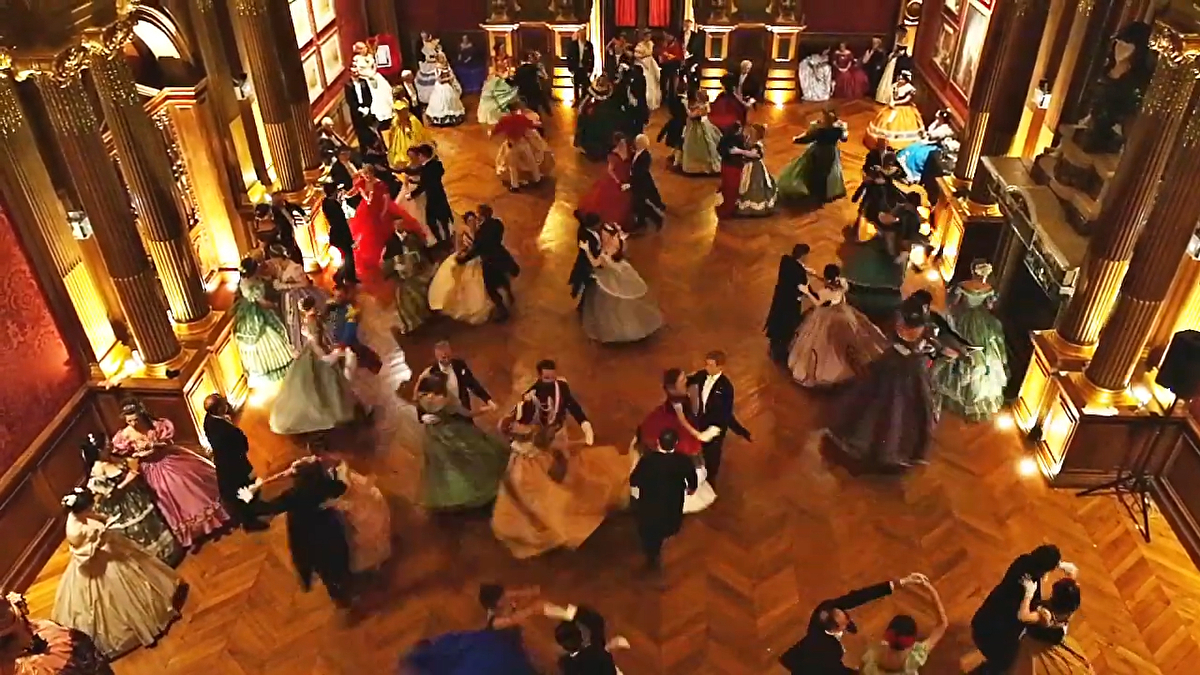 Grand bal historique de Carnet de Bals vu depuis la galerie