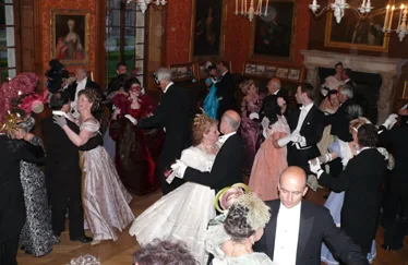 Mai 2009 : Bal des Plumes au Château de Breteuil (78)