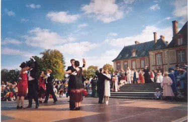 Septembre 2002: Journée du Patrimoine "Défilé à travers les siècles" au château de Breteuil