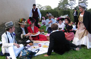 Septembre 2004 : Journée du Patrimoine au château de Breteuil Thème de l'Entente Cordiale Franco-Britannique