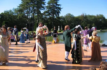 Septembre 2005 : Journée du Patrimoine 1er empire au château de Breteuil Thème du bicentenaire de l'installation des académies au quai Conti par Napoléon 1er