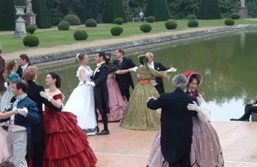 Septembre 2006 : Journée du Patrimoine au château de Breteuil Thème Second Empire : Achille Fould et le Marquis de Breteuil recoivent la famille impériale en 1856