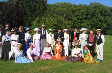 Septembre 2007 : Journée du patrimoine Bal public au château de Breteuil sur le thème de l'entente Franco-Russe 1894