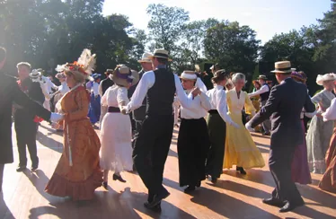 Septembre 2007 : Journée du patrimoine Bal public au château de Breteuil sur le thème de l'entente Franco-Russe 1894