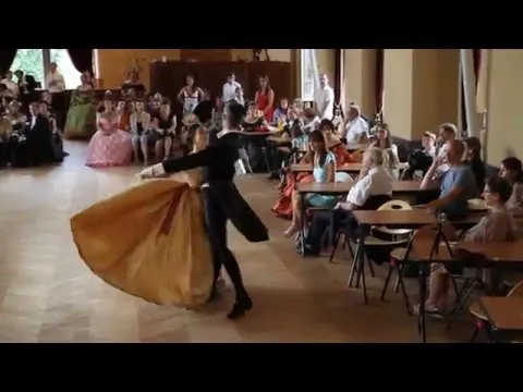 Jean-Guillaume Bart et Olivia Wély dansent la Valse du Papillon en 2015