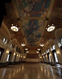 Intérieur de la salle des fêtes de la mairie du XVe arrondissement de Paris