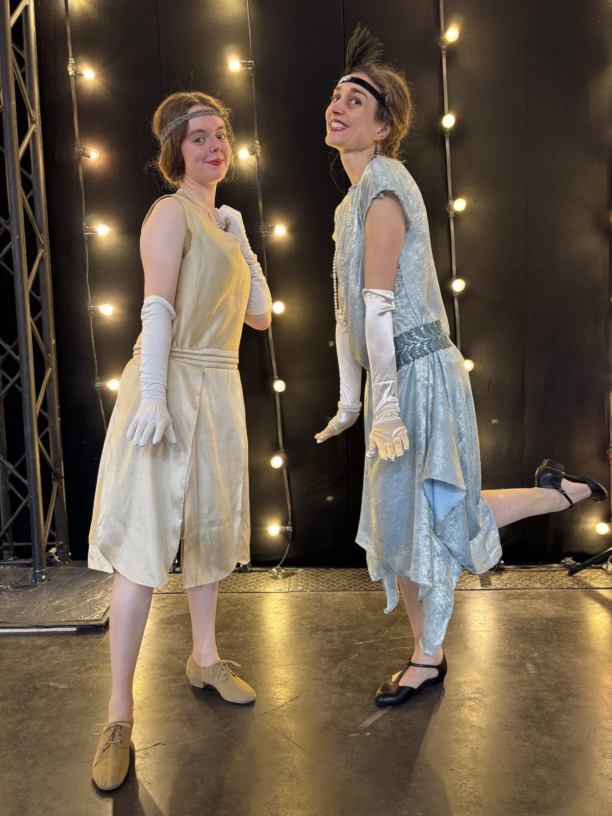 Participants en costumes historiques aux Studios du Lendit pour le Téléthon 2024